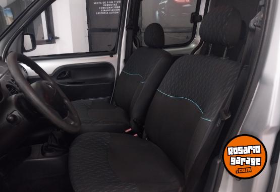 Utilitarios - Renault Kangoo 2017 GNC 184000Km - En Venta