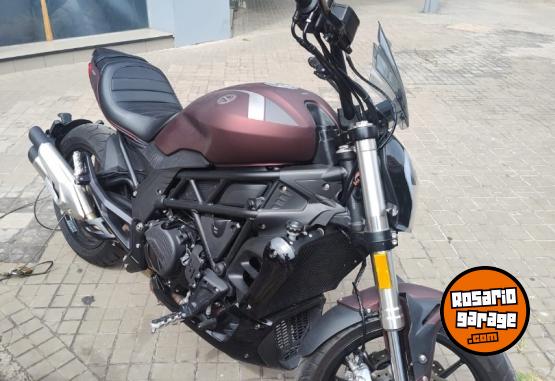 Motos - Benelli 502 C 2023 Nafta 8400Km - En Venta