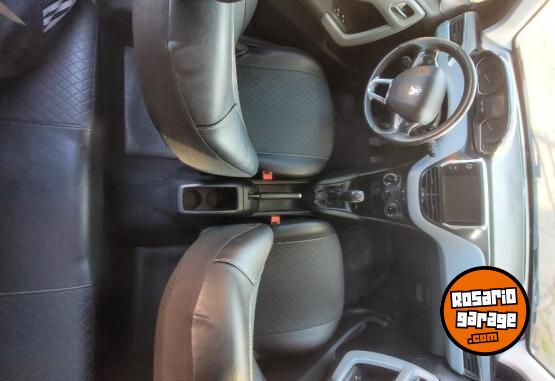 Autos - Peugeot 208 Touchscreen 2014 Nafta 122300Km - En Venta