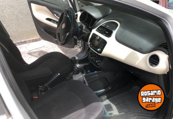 Autos - Fiat Línea Uconnect 2015 Nafta 190000Km - En Venta