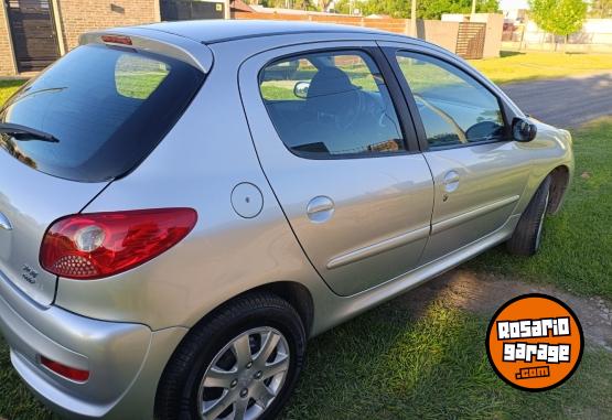 Autos - Peugeot 207 2014 Nafta 121000Km - En Venta