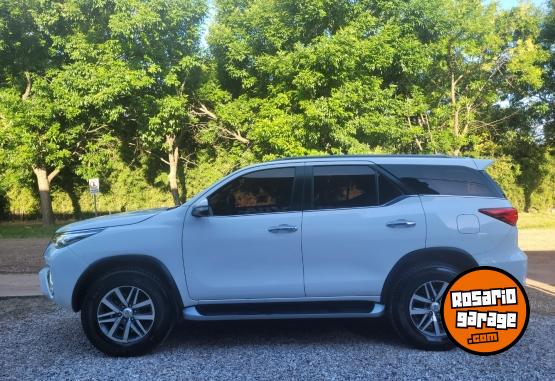 Camionetas - Toyota SW4 SRX 4X4 7A 2017 Diesel 200000Km - En Venta