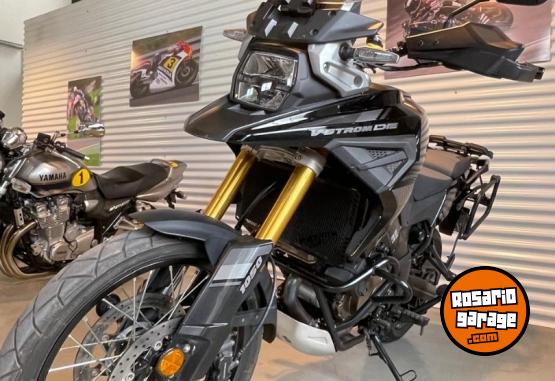 Motos - Suzuki V-STROM 2024 Nafta 12900Km - En Venta