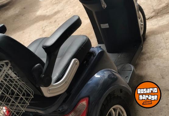 Cuatris y UTVs - Otra marca triciclo electrico 2024 GNC 10Km - En Venta