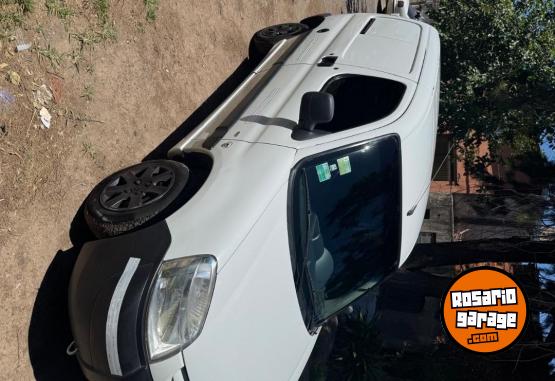 Utilitarios - Peugeot Partner 2012 Diesel 148000Km - En Venta