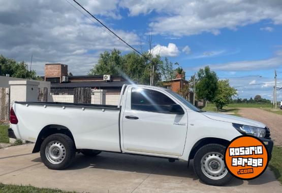 Camionetas - Toyota HILUX cabina simple 2019 Diesel 198000Km - En Venta