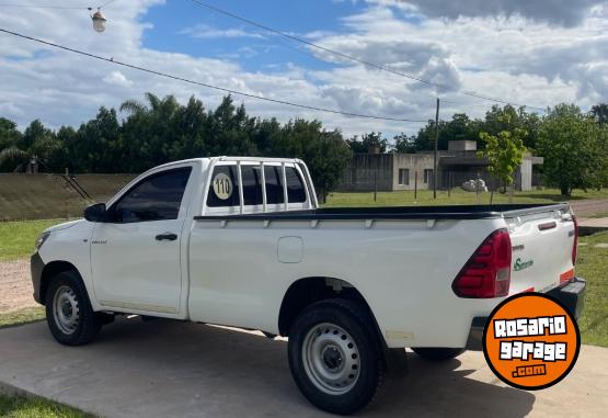 Camionetas - Toyota HILUX cabina simple 2019 Diesel 198000Km - En Venta