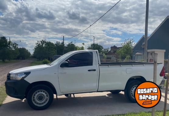 Camionetas - Toyota HILUX cabina simple 2019 Diesel 198000Km - En Venta