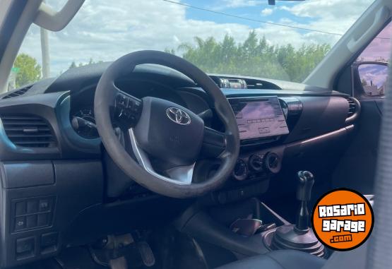 Camionetas - Toyota HILUX cabina simple 2019 Diesel 198000Km - En Venta