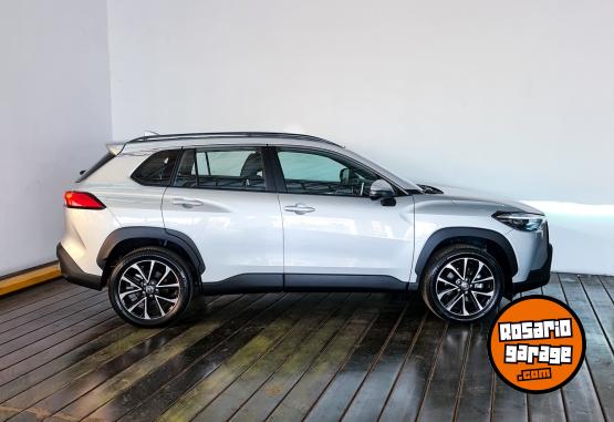 Autos - Toyota COROLLA CROSS SEG CVT 2021 Nafta 73821Km - En Venta