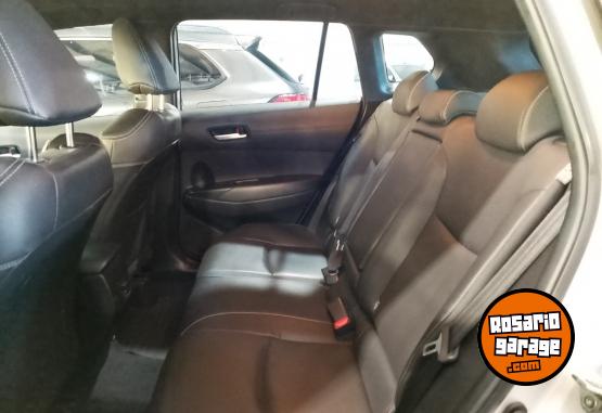 Autos - Toyota COROLLA CROSS SEG CVT 2021 Nafta 73821Km - En Venta