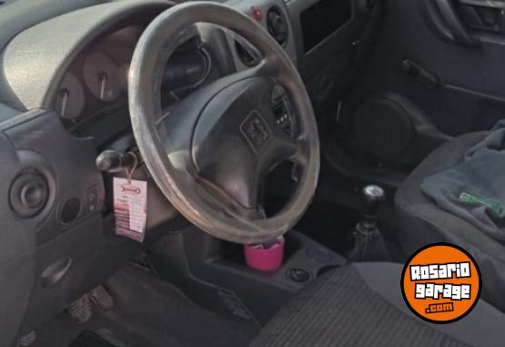 Utilitarios - Peugeot Partner kangoo Fiorino 2010 Nafta 270Km - En Venta