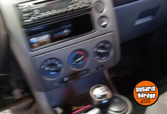 Autos - Ford Fiesta 2005 Nafta 200000Km - En Venta