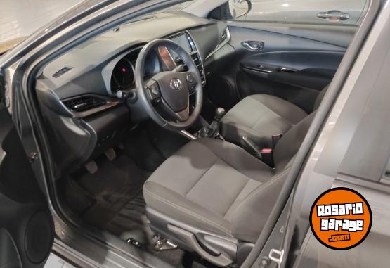 Autos - Toyota Yaris XLS manual 2022 Nafta 92700Km - En Venta
