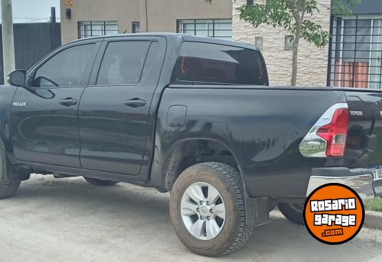 Camionetas - Toyota Hilux sr 4x2 mt 2019 Diesel 22900Km - En Venta