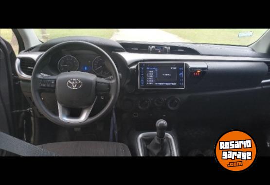 Camionetas - Toyota Hilux sr 4x2 mt 2019 Diesel 22900Km - En Venta