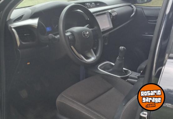 Camionetas - Toyota Hilux sr 4x2 mt 2019 Diesel 22900Km - En Venta