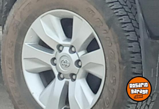 Camionetas - Toyota Hilux sr 4x2 mt 2019 Diesel 22900Km - En Venta