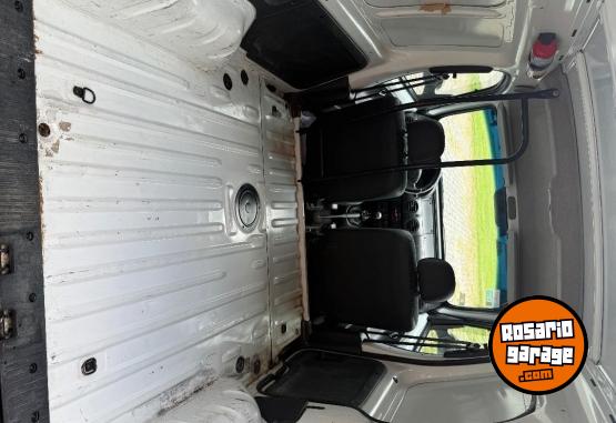 Utilitarios - Renault Kangoo 2015 Nafta 130000Km - En Venta