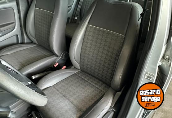 Autos - Volkswagen FOX TRENDLINE 5 PUERTAS 2016 Nafta 98039Km - En Venta