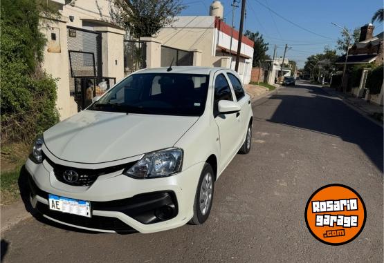 Autos - Toyota Etios 2019 Nafta 145000Km - En Venta