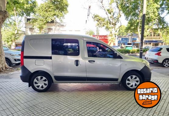 Utilitarios - Renault Kangoo Confort 2024 GNC 22000Km - En Venta