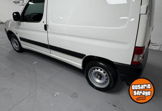 Utilitarios - Peugeot PARTNER 2017 GNC 157000Km - En Venta