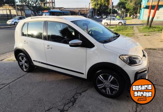 Autos - Volkswagen Up cross 2017 Nafta 85000Km - En Venta