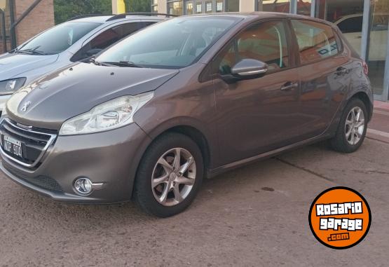 Autos - Peugeot 208 Allure Nav 2013 Nafta 110000Km - En Venta