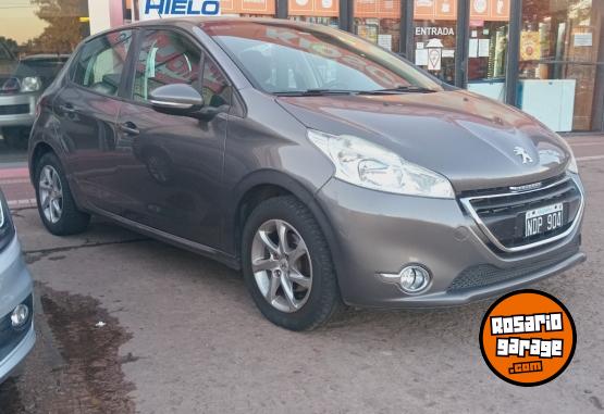 Autos - Peugeot 208 Allure Nav 2013 Nafta 110000Km - En Venta
