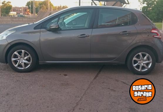 Autos - Peugeot 208 Allure Nav 2013 Nafta 110000Km - En Venta