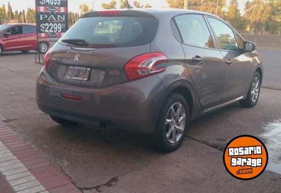 Autos - Peugeot 208 Allure Nav 2013 Nafta 110000Km - En Venta