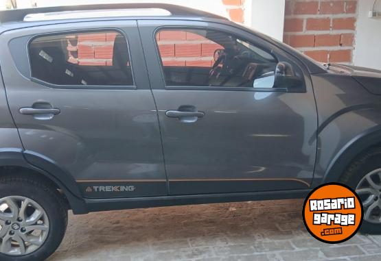 Autos - Fiat MOBI TREKKING 2024 Nafta 14000Km - En Venta