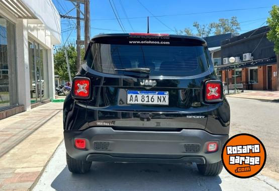 Camionetas - Jeep RENEGADE 1.8 NAFTA SPORT 2016 Nafta 108000Km - En Venta