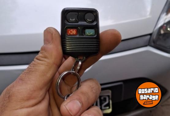 Autos - Ford Fiesta Ambiente Plus MP3 2011 Nafta 113000Km - En Venta