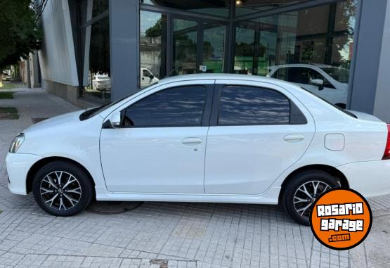 Autos - Toyota ETIOS PLATINUM XLS 1.5 N 2017 Nafta 100000Km - En Venta