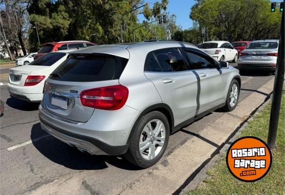 Autos - Mercedes Benz GLA200 2017 Nafta 200000Km - En Venta