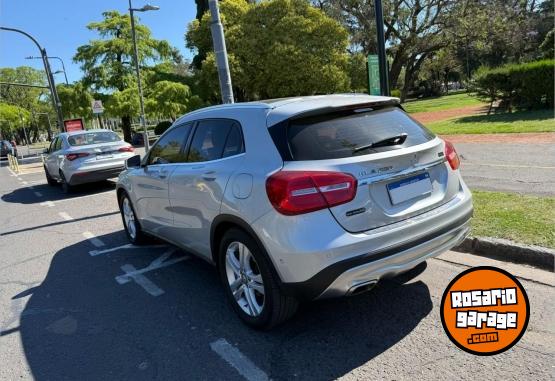 Autos - Mercedes Benz GLA200 2017 Nafta 200000Km - En Venta