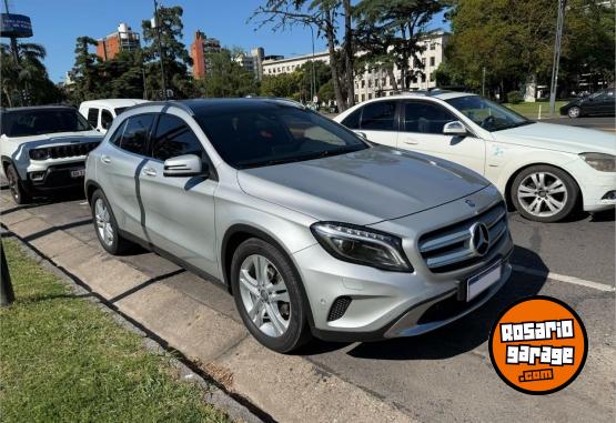 Autos - Mercedes Benz GLA200 2017 Nafta 200000Km - En Venta