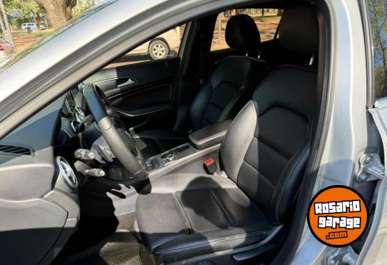 Autos - Mercedes Benz GLA200 2017 Nafta 200000Km - En Venta
