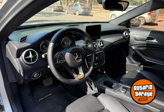Autos - Mercedes Benz GLA200 2017 Nafta 200000Km - En Venta