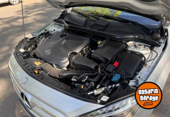 Autos - Mercedes Benz GLA200 2017 Nafta 200000Km - En Venta