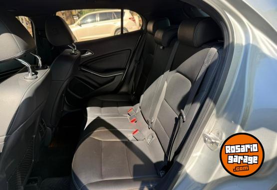 Autos - Mercedes Benz GLA200 2017 Nafta 200000Km - En Venta