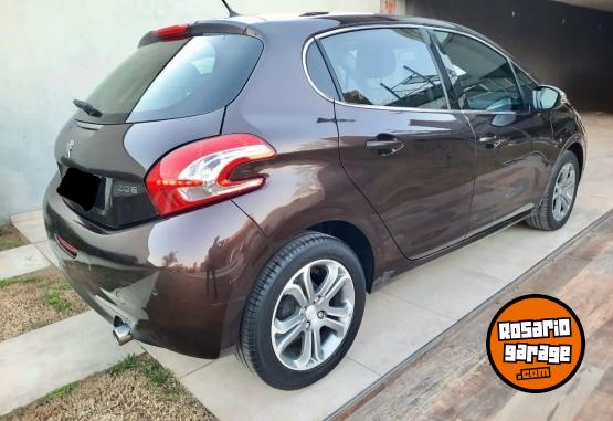 Autos - Peugeot 208 2014 Nafta 90000Km - En Venta