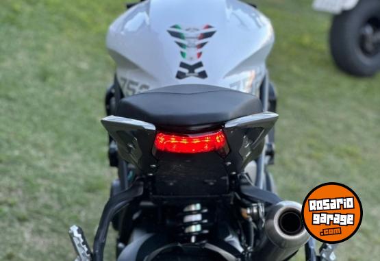 Motos - Benelli 752 S 2023 Nafta 2800Km - En Venta