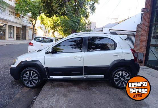 Autos - Toyota Etios Cross 1.5 XLS 2015 Nafta 78000Km - En Venta
