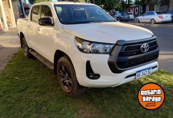 Camionetas - Toyota HILUX SR 2.4 4x2 2022 Diesel 19000Km - En Venta