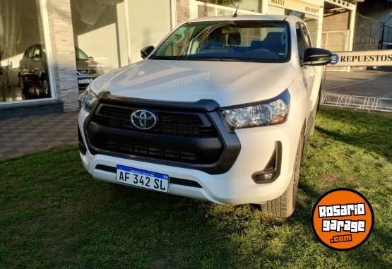 Camionetas - Toyota HILUX SR 2.4 4x2 2022 Diesel 19000Km - En Venta