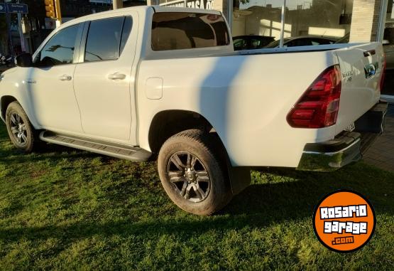 Camionetas - Toyota HILUX SR 2.4 4x2 2022 Diesel 19000Km - En Venta