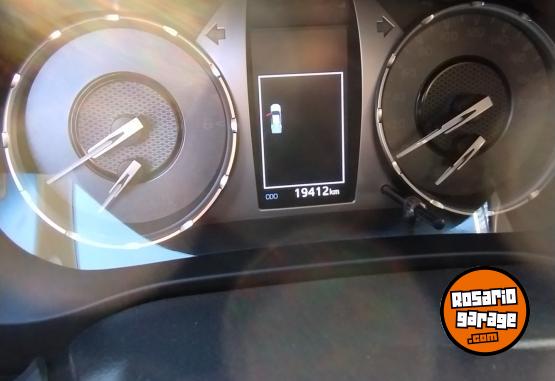 Camionetas - Toyota HILUX SR 2.4 4x2 2022 Diesel 19000Km - En Venta